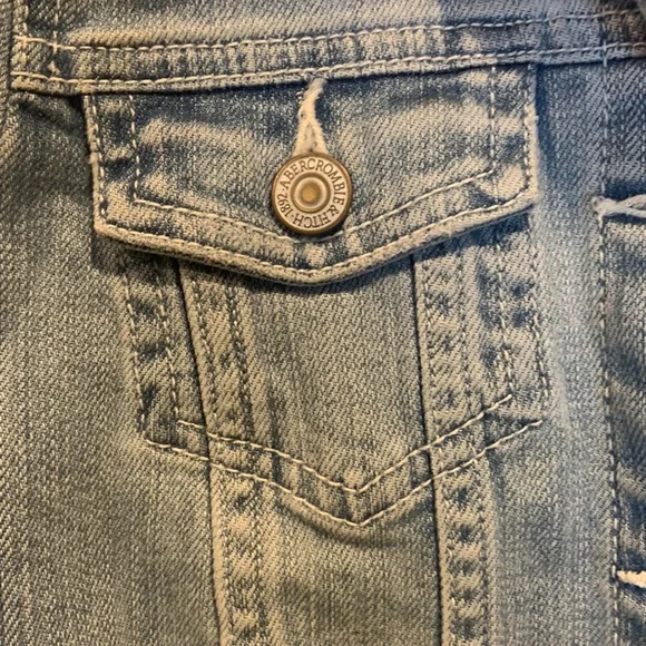 Abercrombie cropped denim jacket - Picture 2 of 6